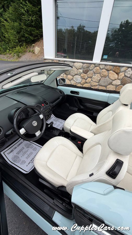 Used 2010 Volkswagen Beetle Final Edition FWD image 31