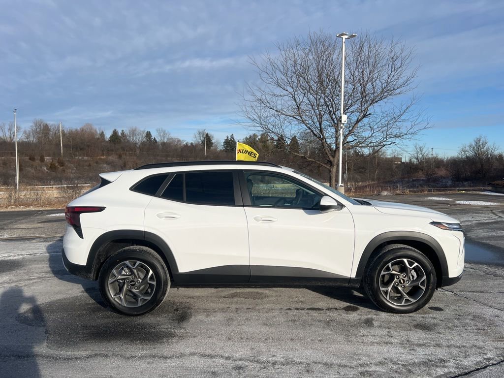 New 2026 Chevrolet Trax LT w/ Sunroof Package image 3