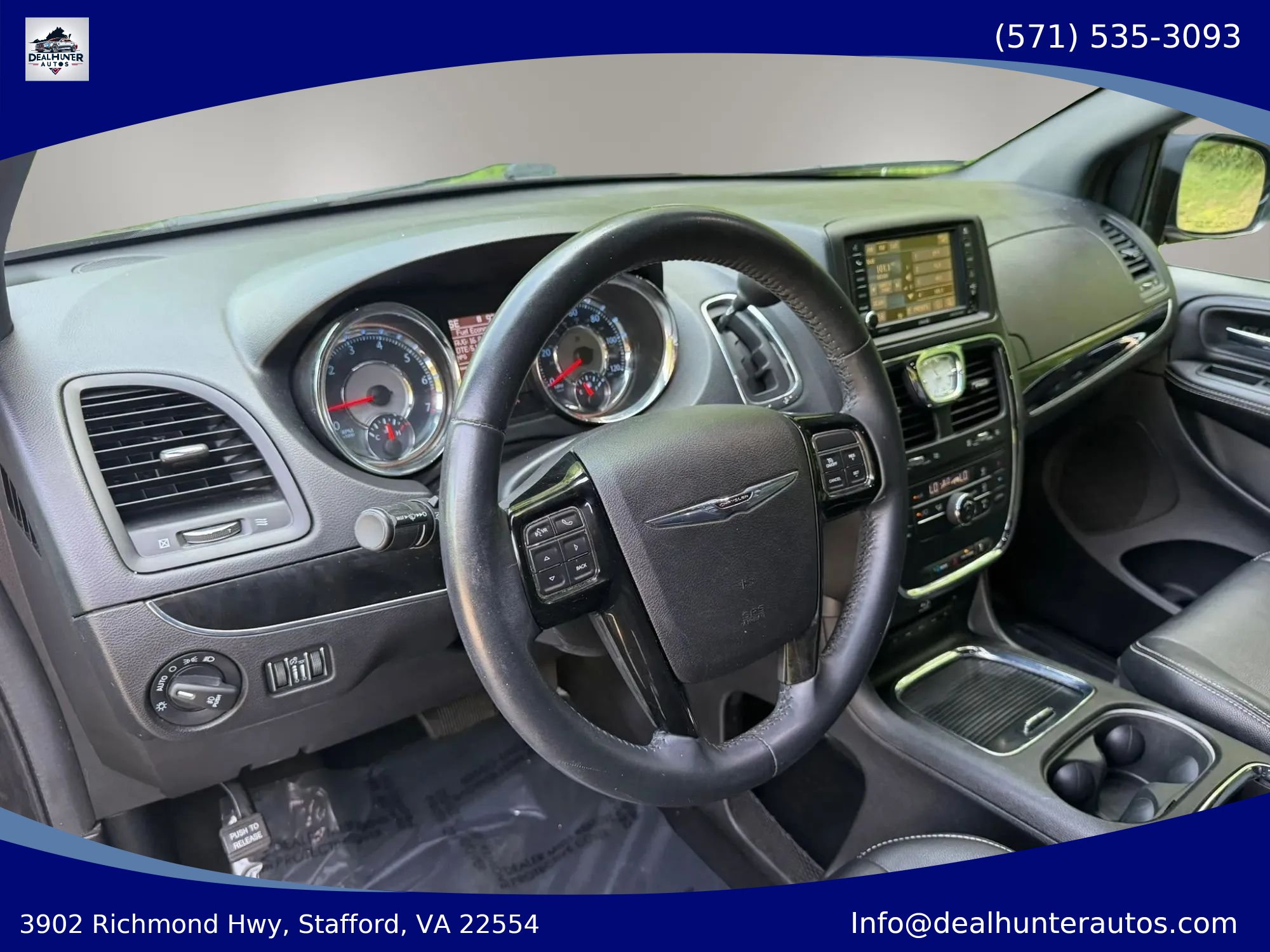 Used 2015 Chrysler Town & Country S FWD image 25