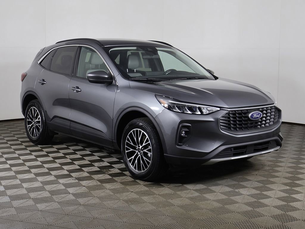 Used 2024 Ford Escape SE image 2