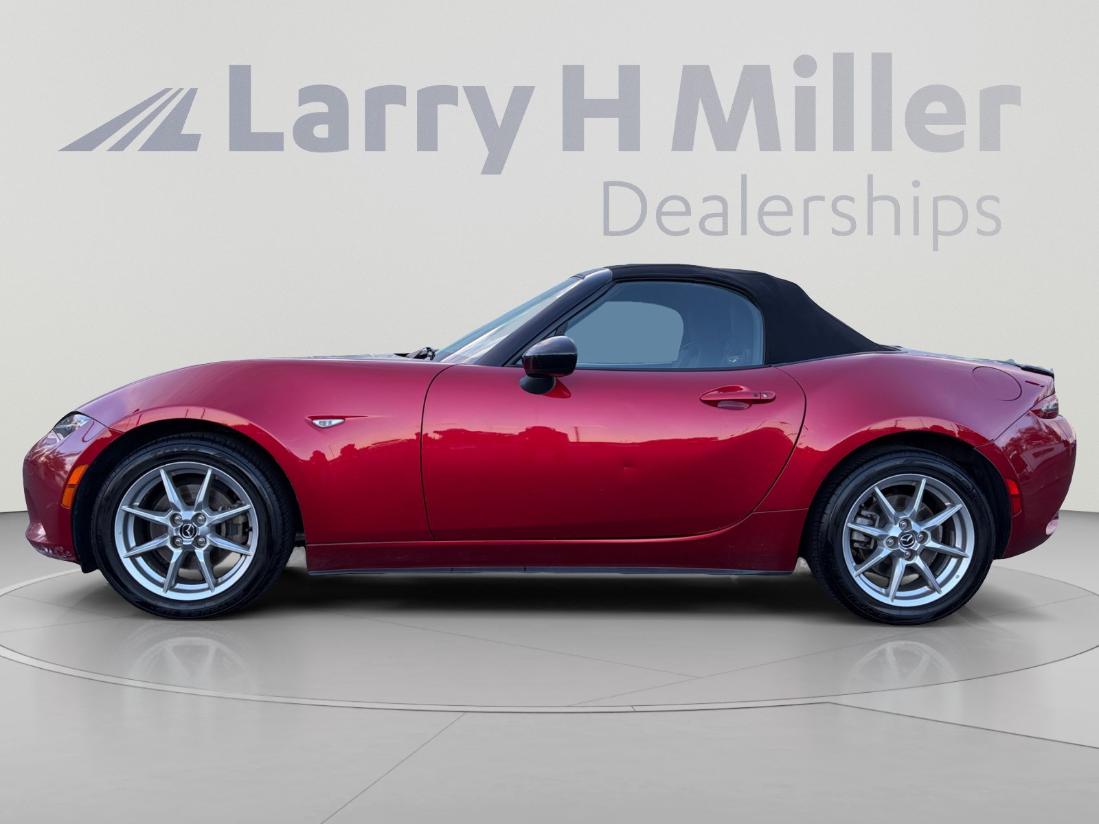 Used 2016 MAZDA MX-5 Miata Sport RWD image 2