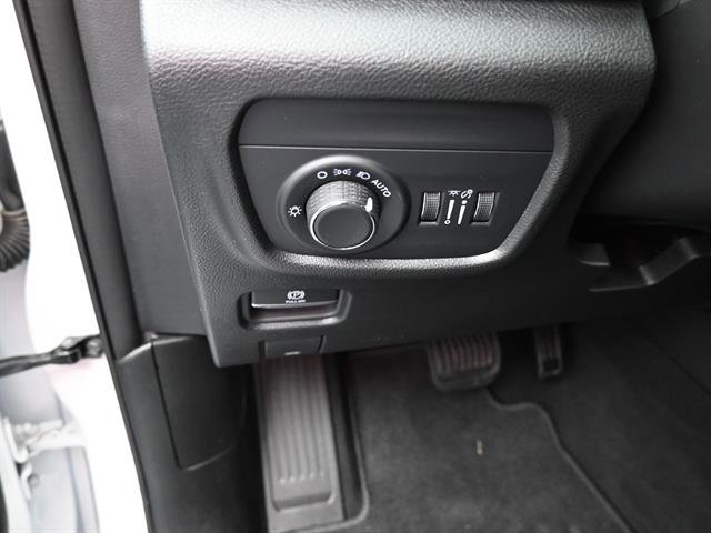 Used 2025 Jeep Grand Cherokee Laredo X image 9