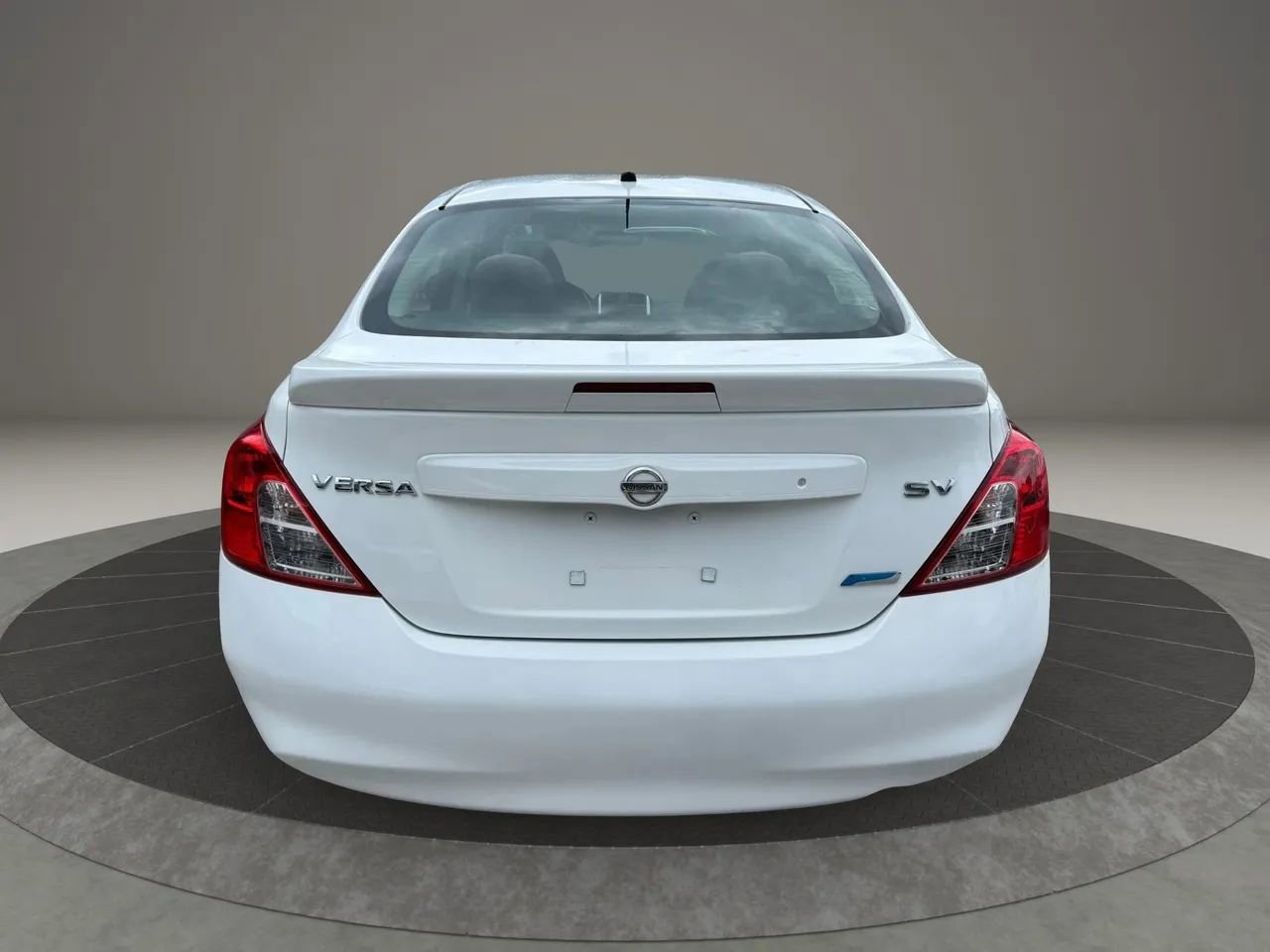 Used 2014 Nissan Versa SV w/ Convenience Package FWD image 4