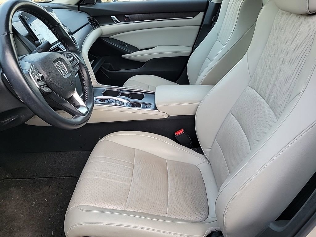 Used 2018 Honda Accord Touring image 11