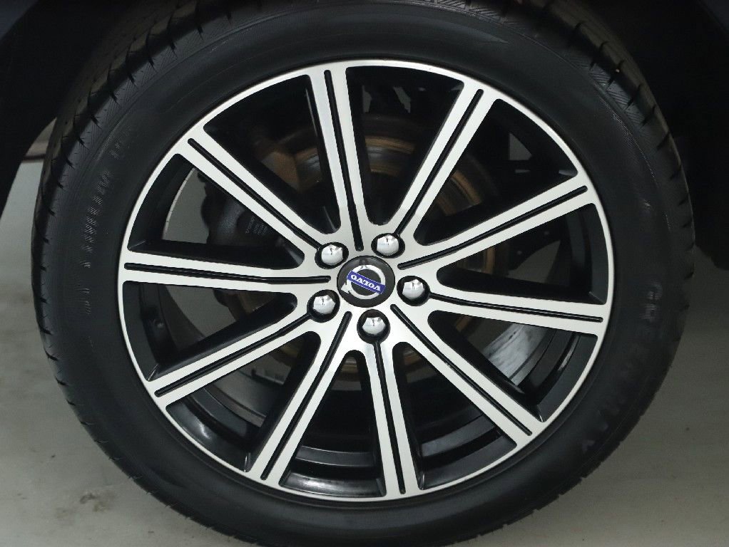 Used 2017 Volvo XC60 T6 Inscription w/ Climate Package image 12