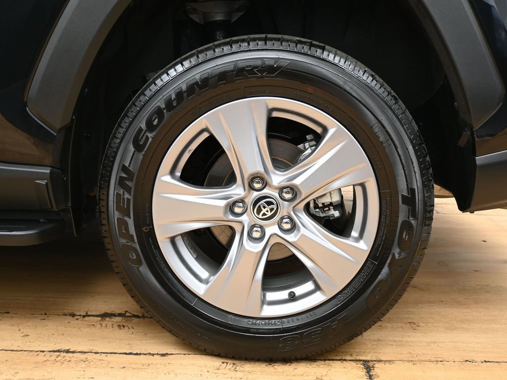 Used 2025 Toyota RAV4 XLE image 12