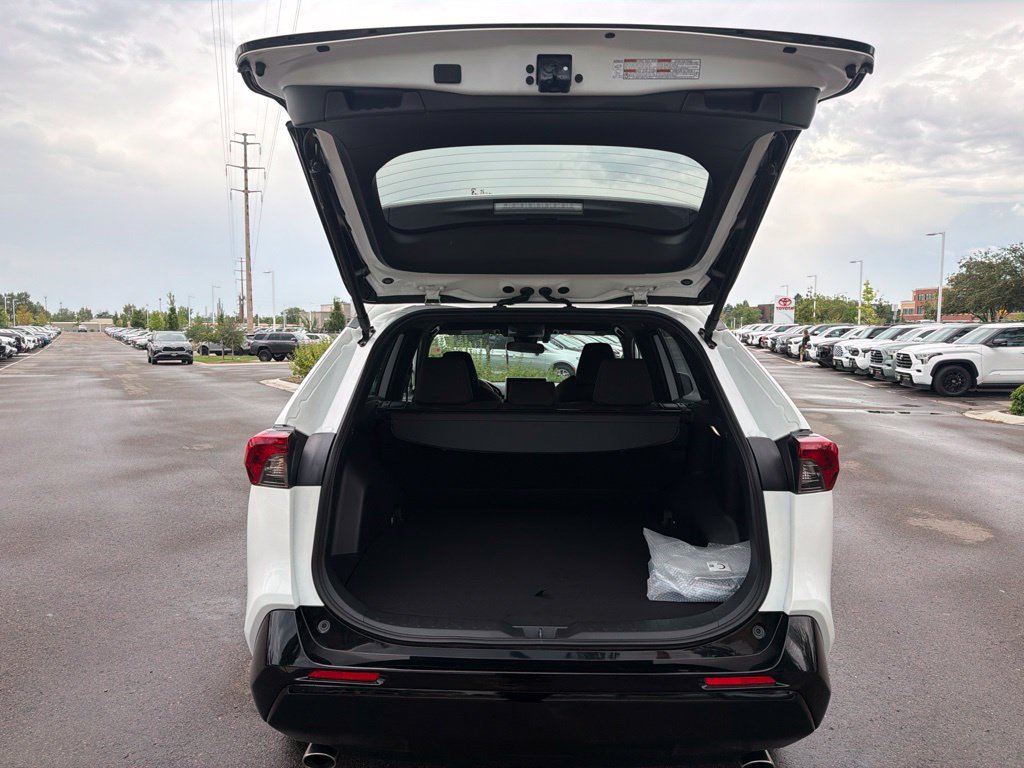 Used 2025 Toyota RAV4 SE AWD/4WD image 16