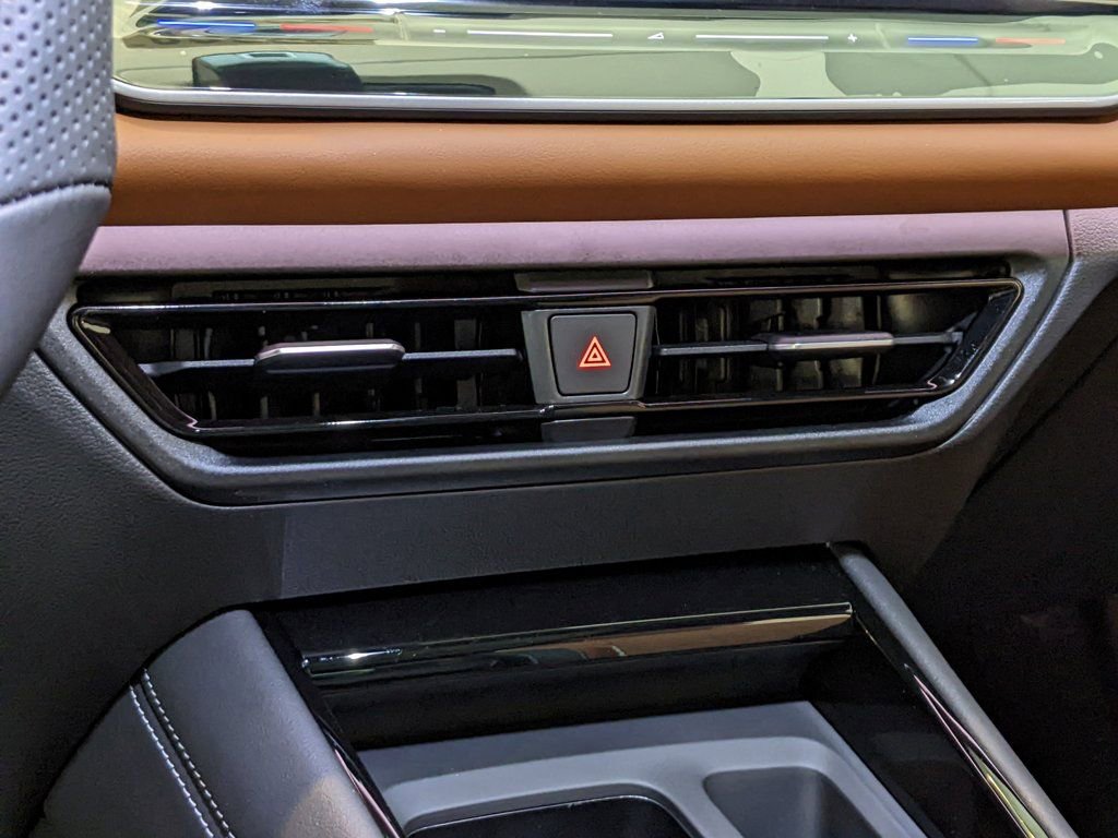 New 2026 Volkswagen Tiguan SEL R-Line image 18