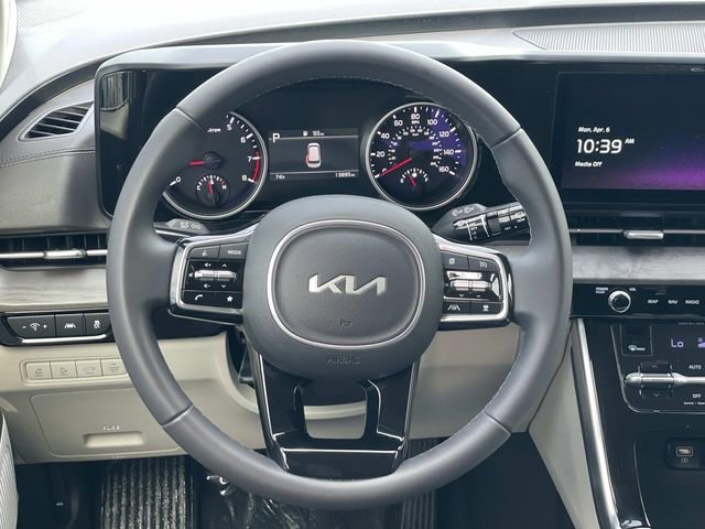 Used 2024 Kia Carnival EX image 8