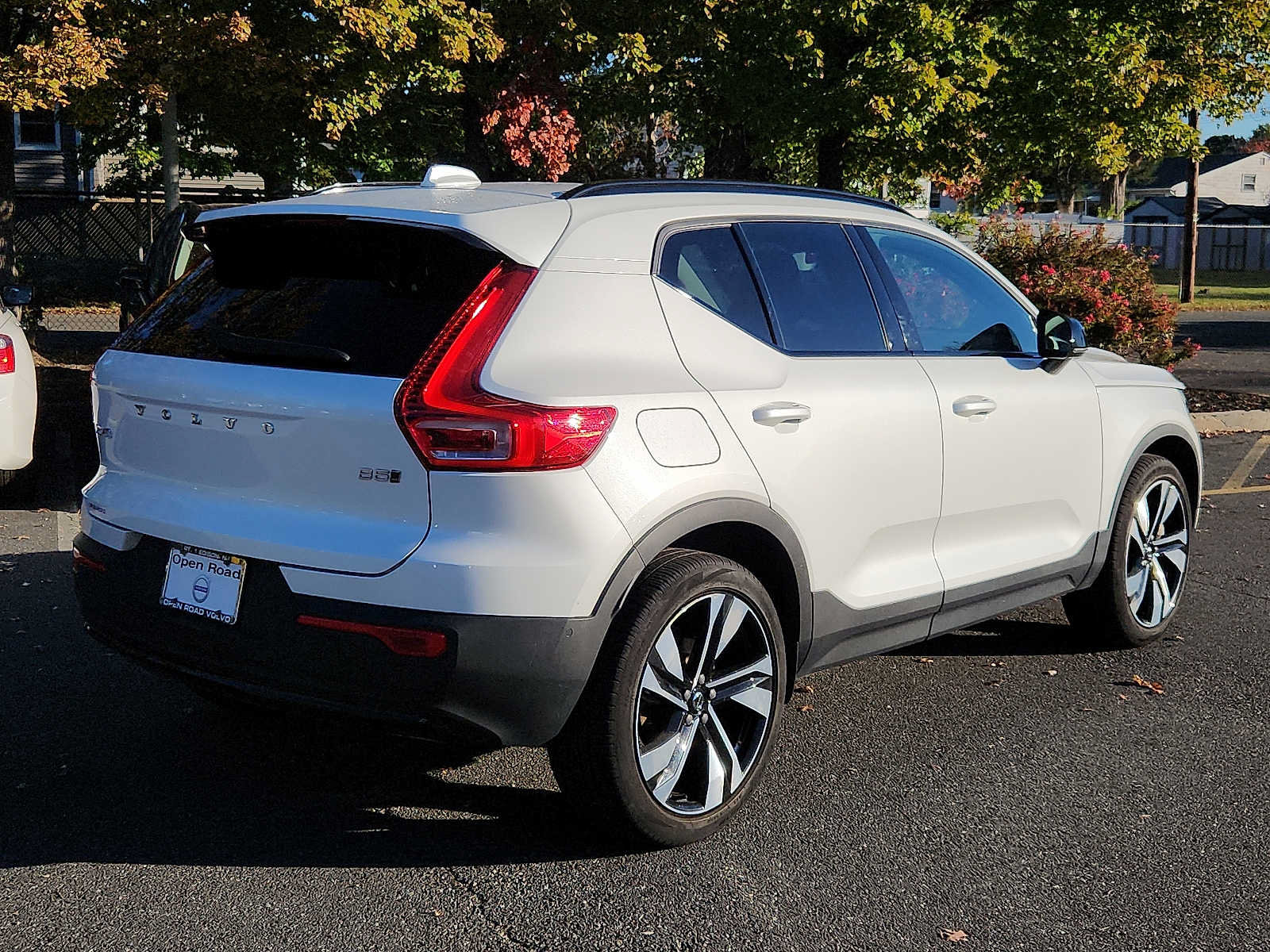Certified 2024 Volvo XC40 B5 Plus w/ Protection Package Premier AWD/4WD image 6