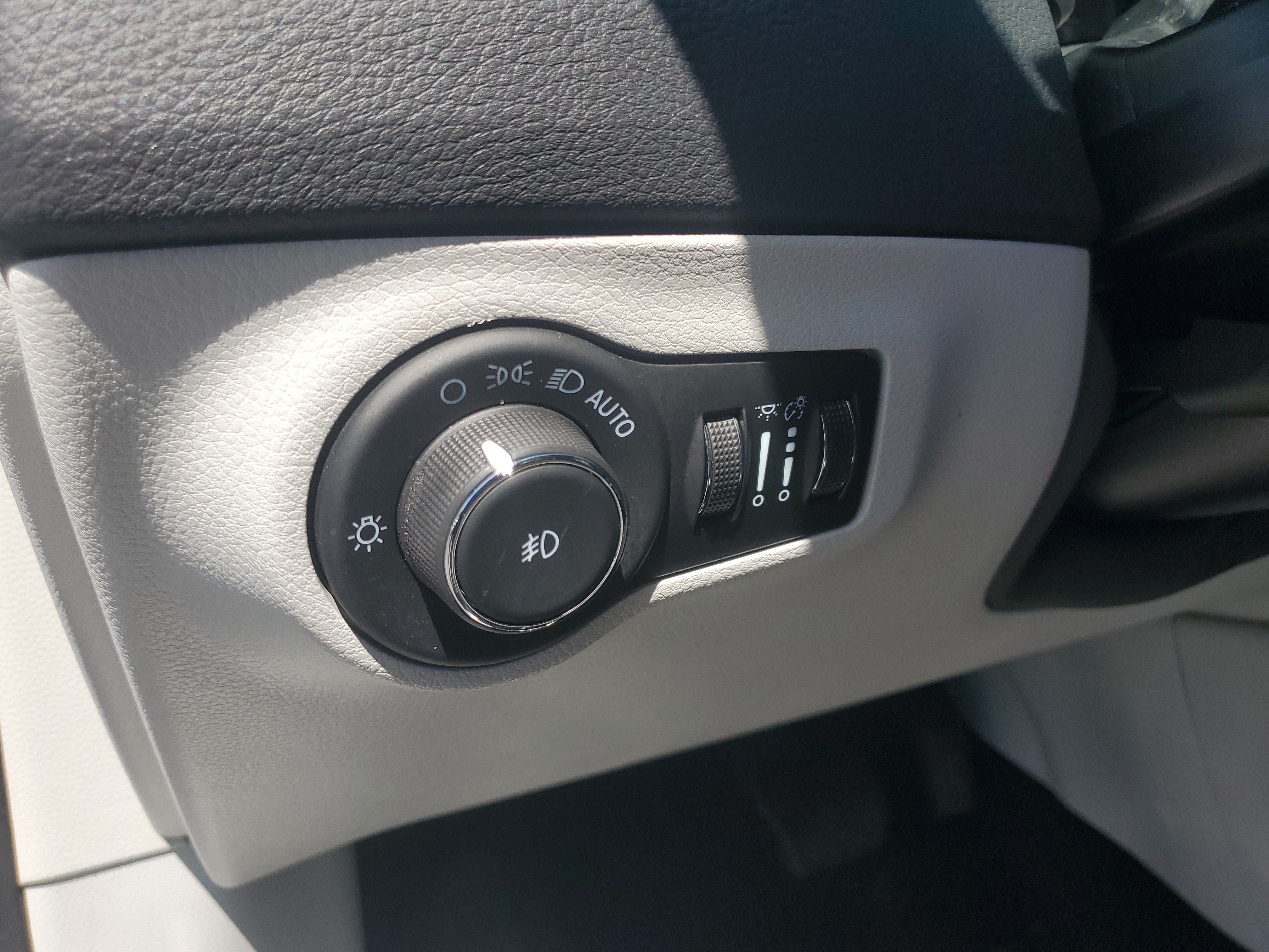 Used 2021 Jeep Compass Limited w/ Elite Interior Group FWD image 25