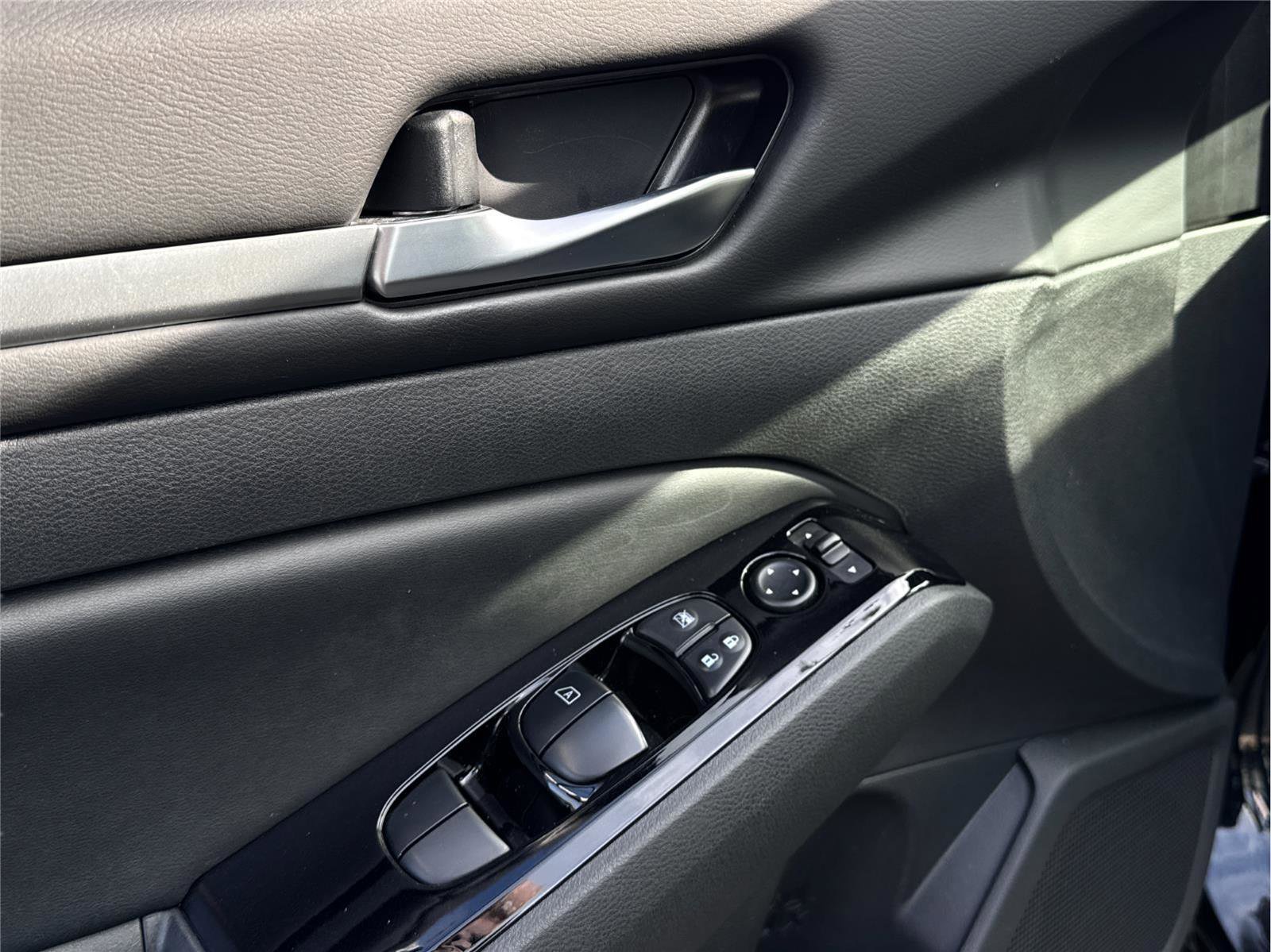 Used 2023 Nissan Altima 2.5 SV image 12