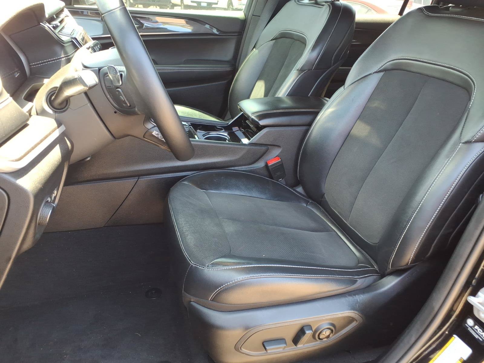 Used 2022 Jeep Grand Cherokee L Laredo AWD/4WD image 12