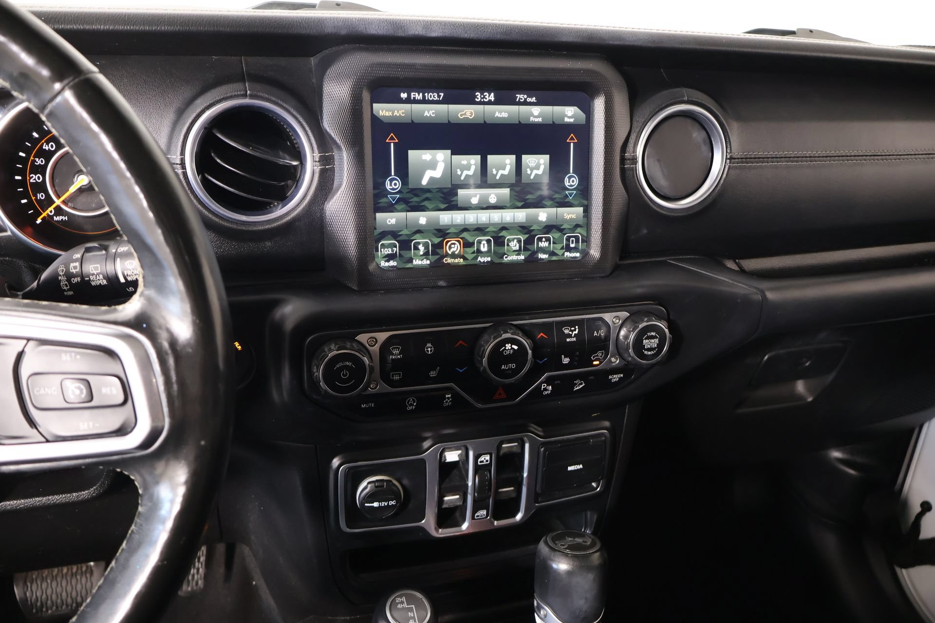 Used 2018 Jeep Wrangler Unlimited Sahara AWD/4WD image 5