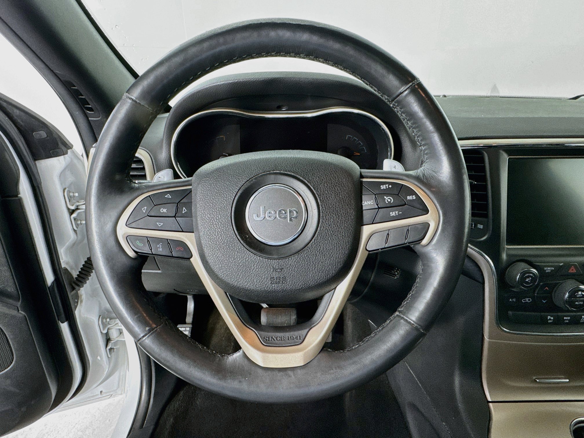 Used 2015 Jeep Grand Cherokee Altitude AWD/4WD image 11