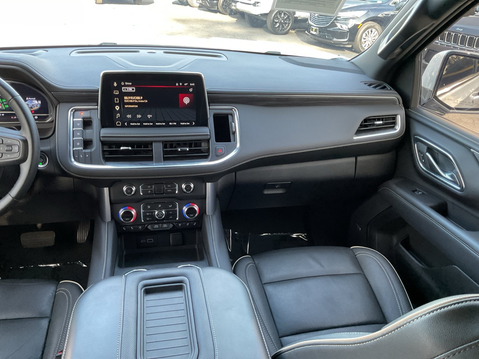 Used 2024 GMC Yukon XL SLT AWD/4WD image 16