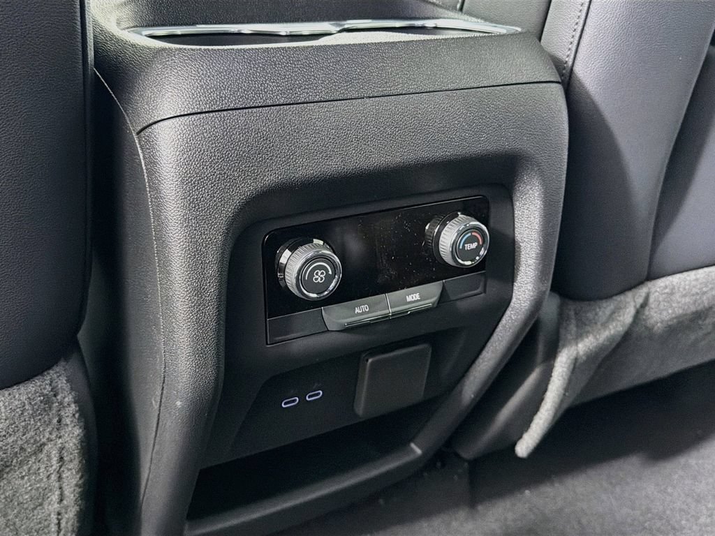 New 2027 Chevrolet Traverse LT w/ Midnight/Sport Edition FWD image 25