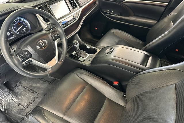 Used 2016 Toyota Highlander Limited AWD/4WD image 12