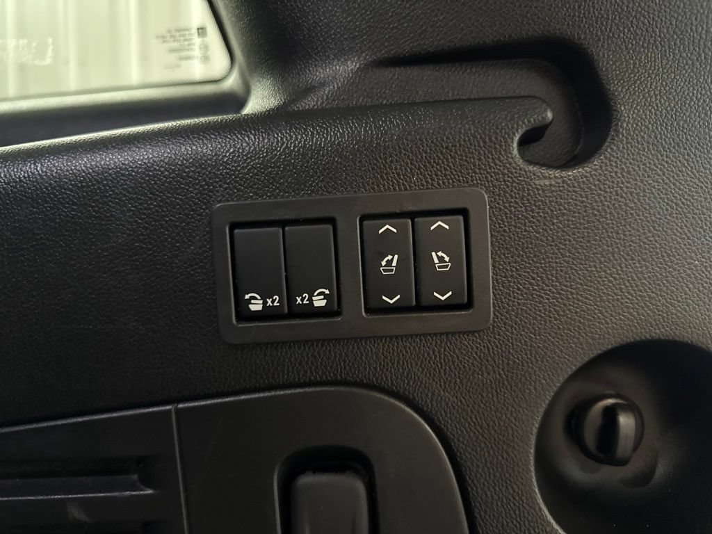 Used 2018 Chevrolet Suburban Premier AWD/4WD image 32