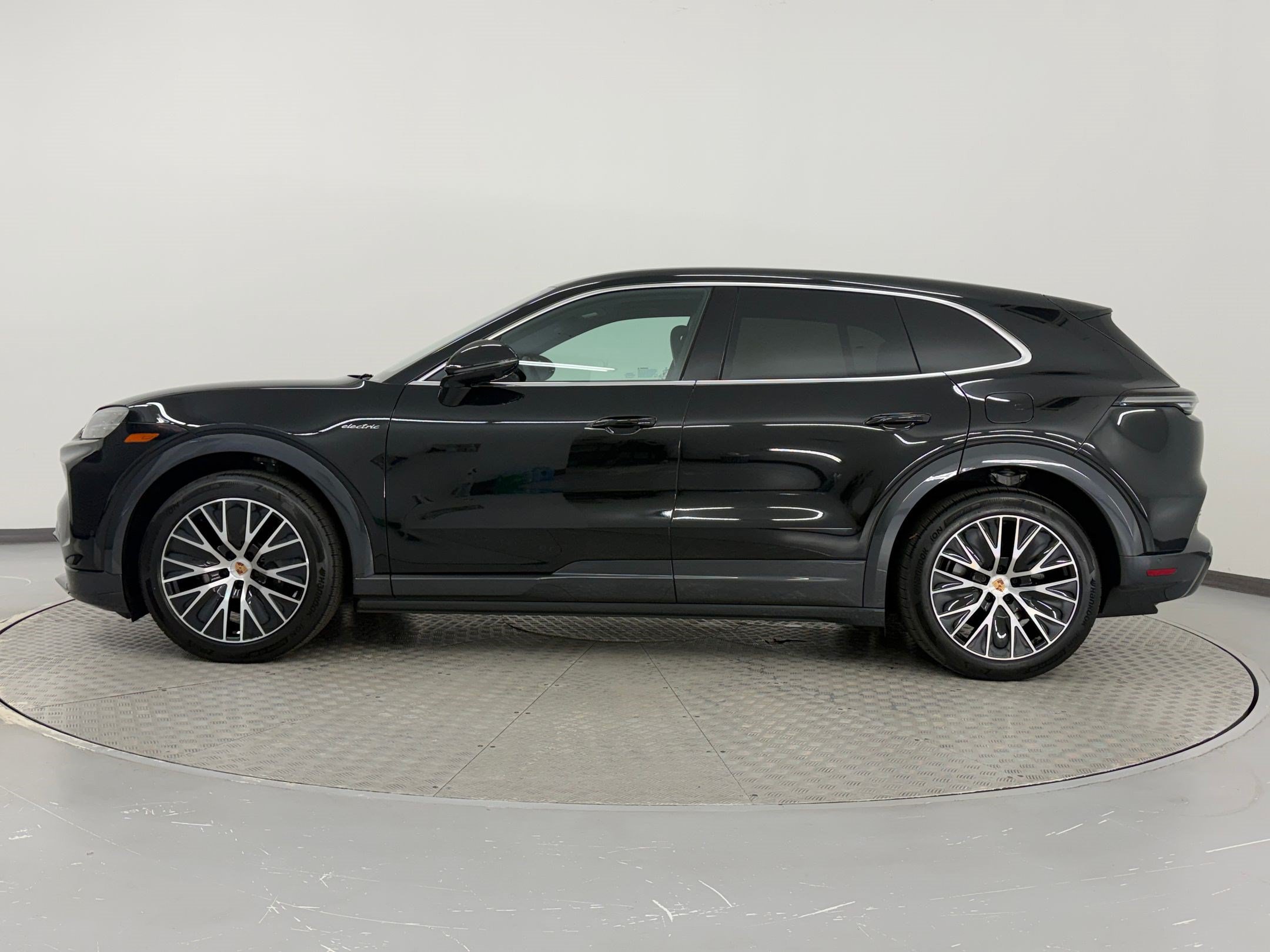 New 2026 Porsche Cayenne Electric AWD/4WD image 2