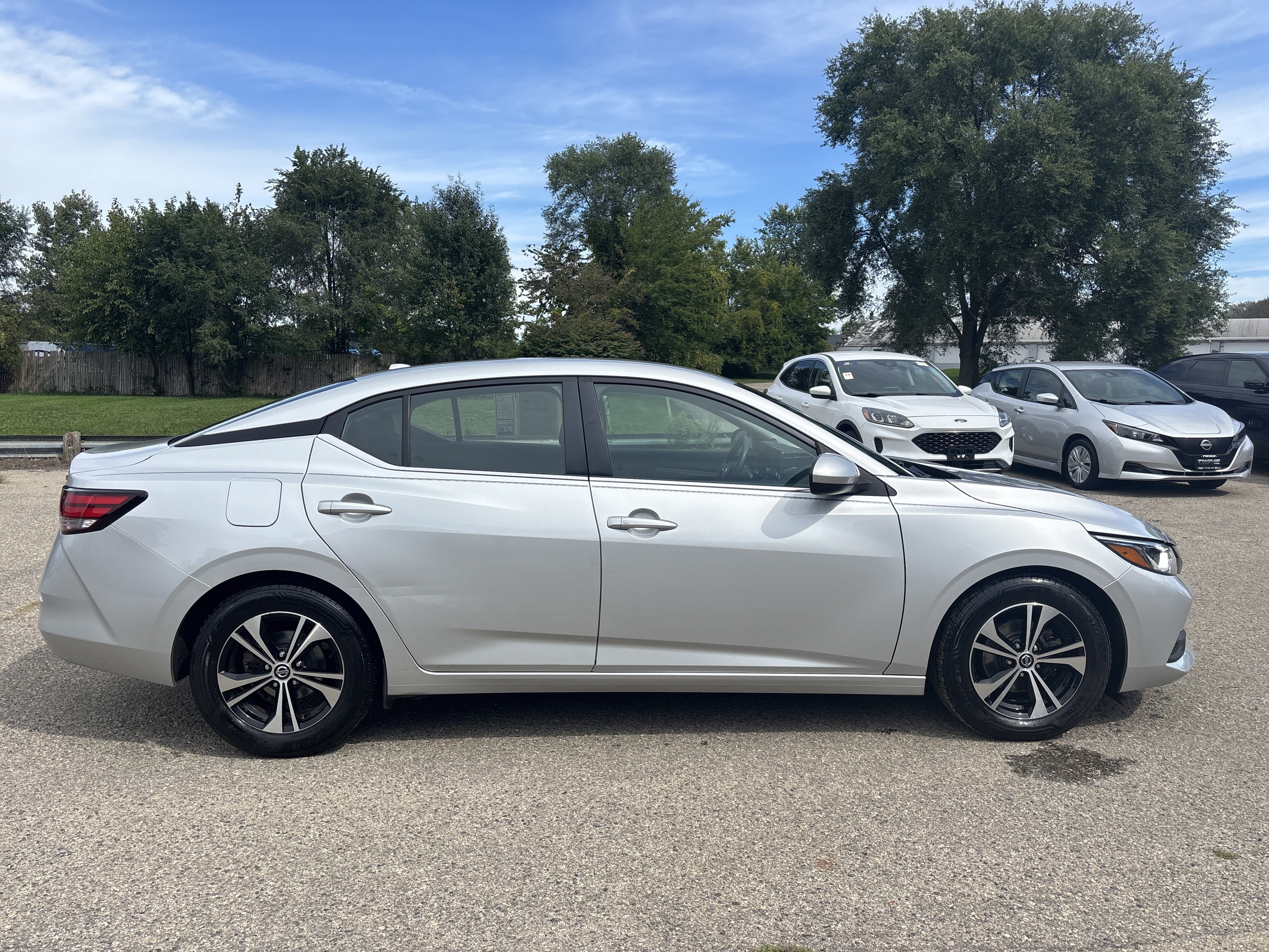 Used 2023 Nissan Sentra SV FWD image 2