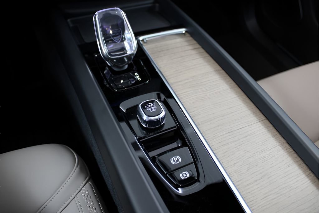 New 2026 Volvo XC60 B5 Core w/ Protection Package Premier image 37