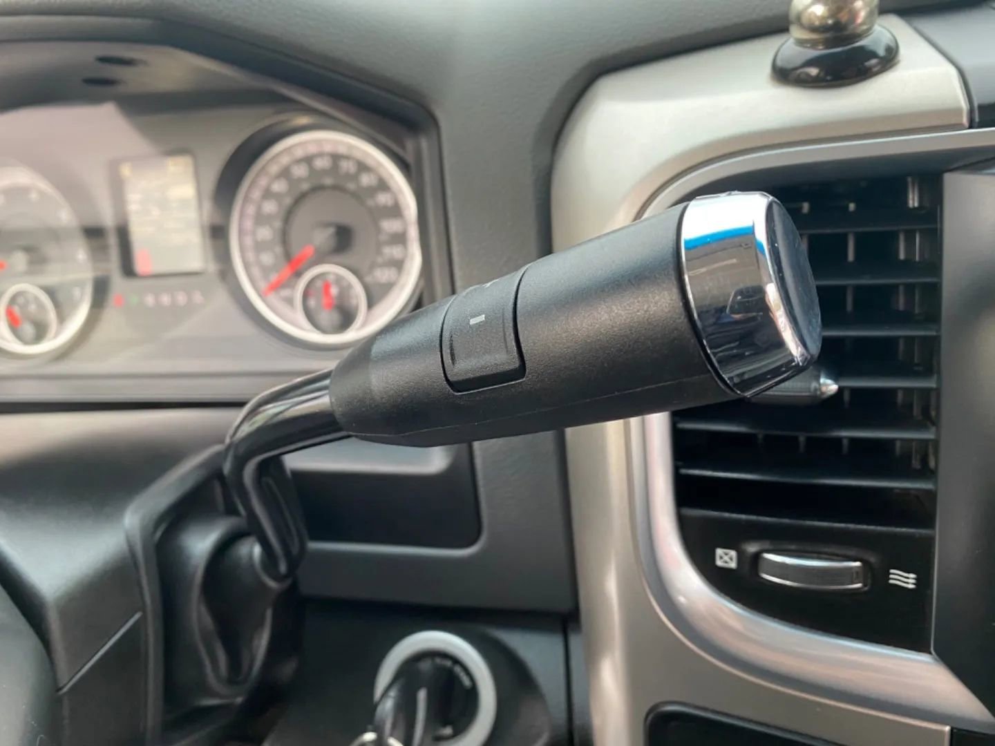 Used 2017 RAM 2500 SLT image 9