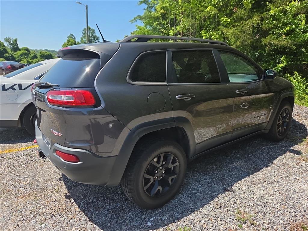 Used 2016 Jeep Cherokee Trailhawk w/ Comfort/Convenience Group AWD/4WD image 3
