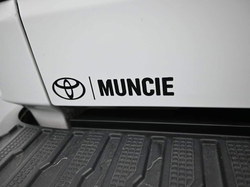 Used 2021 GMC Sierra 1500 AT4 w/ AT4 Premium Package AWD/4WD image 45