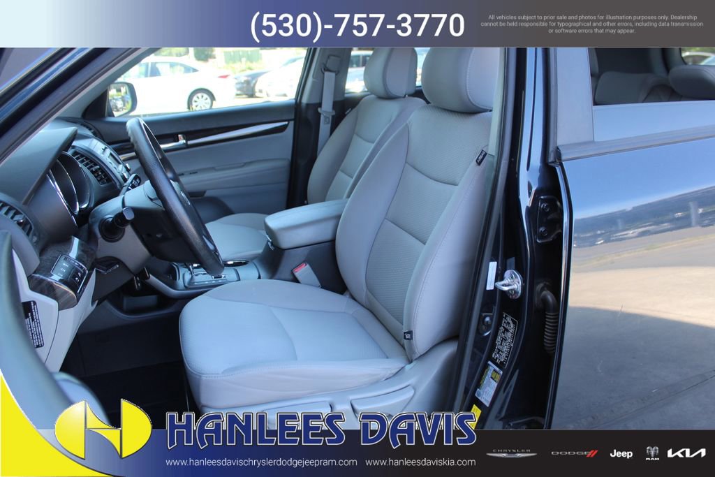 Used 2012 Kia Sorento LX w/ Convenience Pkg FWD image 12