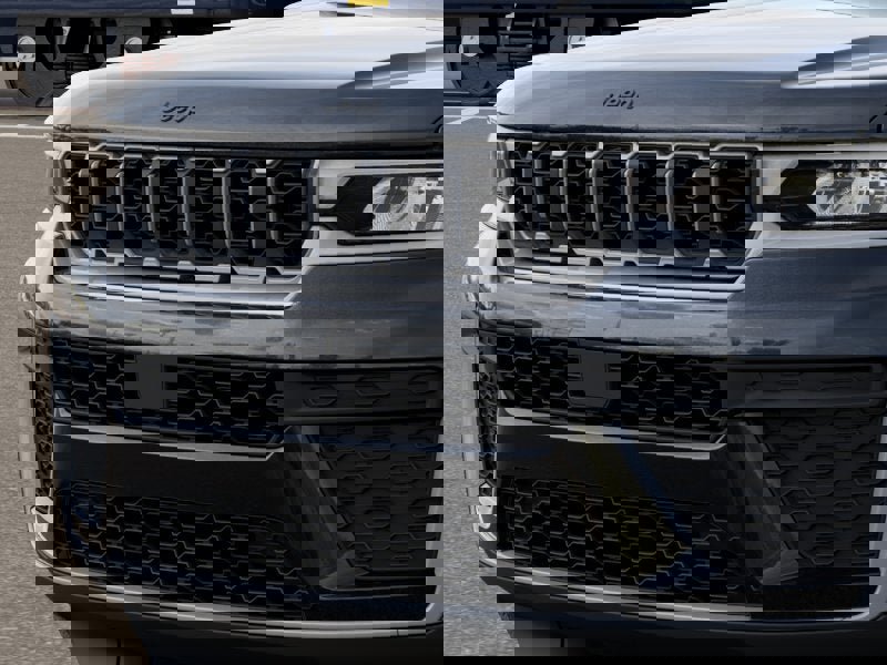 New 2026 Jeep Grand Cherokee Altitude image 7