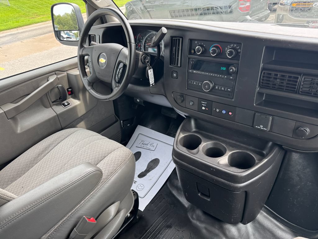 Used 2022 Chevrolet Express 3500 Extended RWD image 24