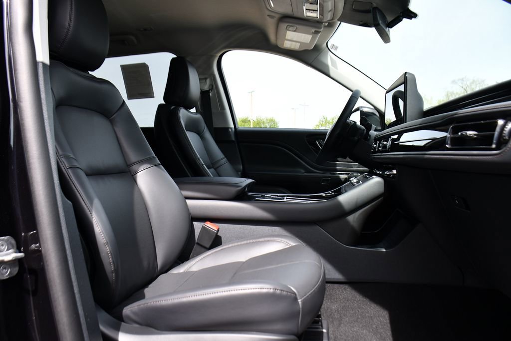 New 2026 Lincoln Aviator AWD image 16