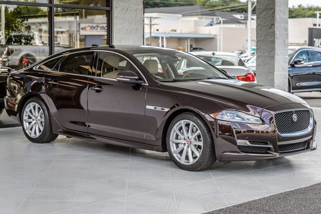 Used 2016 Jaguar XJ R-Sport RWD image 4