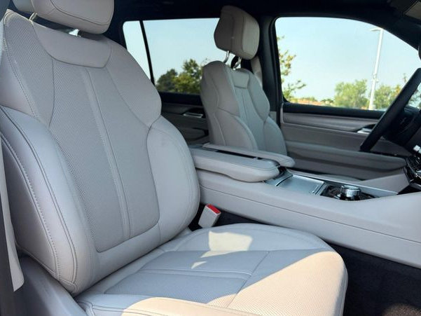 New 2026 Jeep Grand Wagoneer 4WD w/ Premium Group I image 34