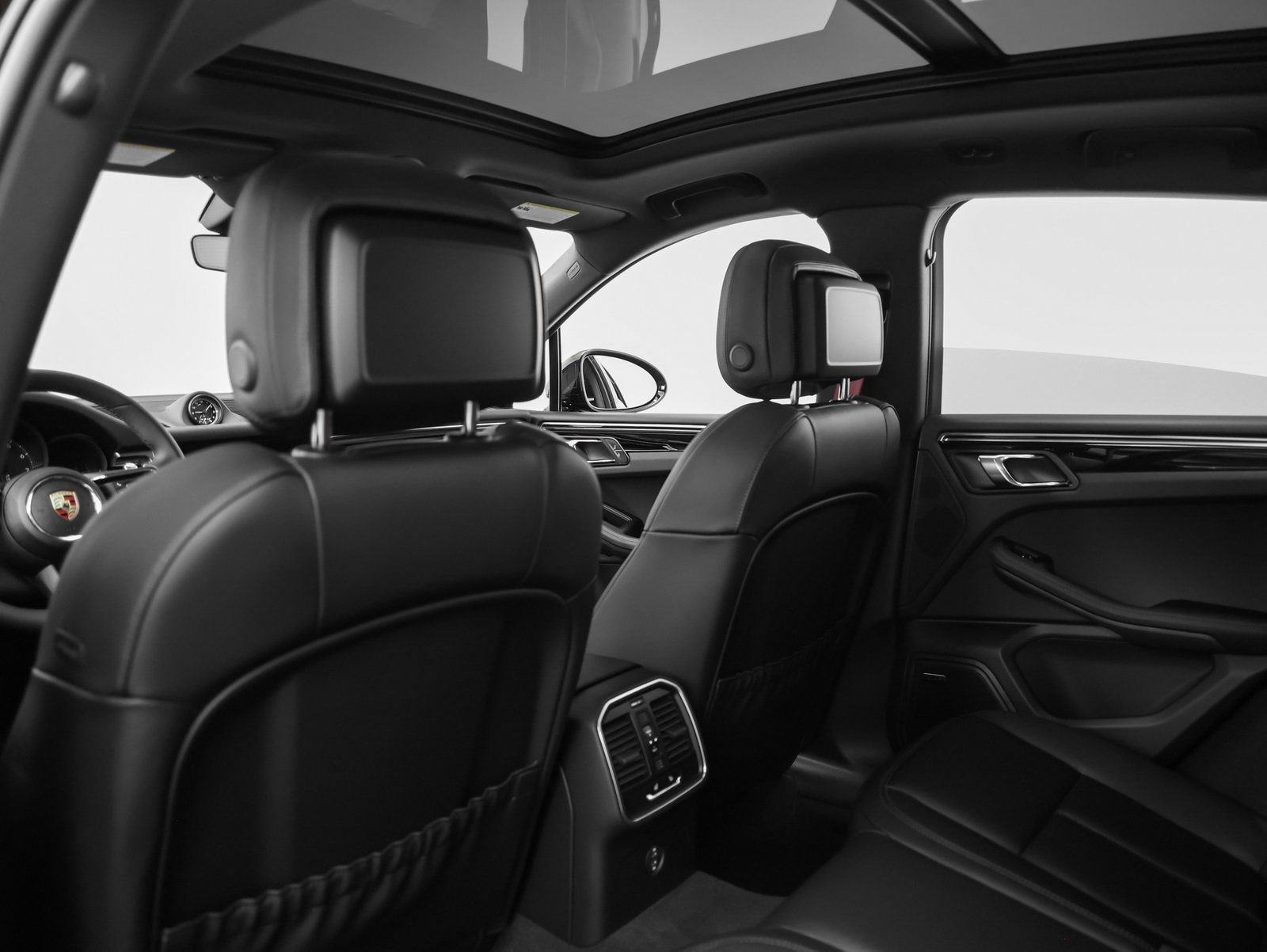 Certified 2025 Porsche Macan image 36