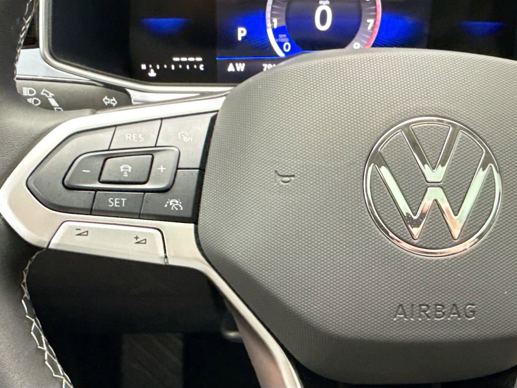 Used 2025 Volkswagen Taos SE w/ Panoramic Sunroof Package image 11