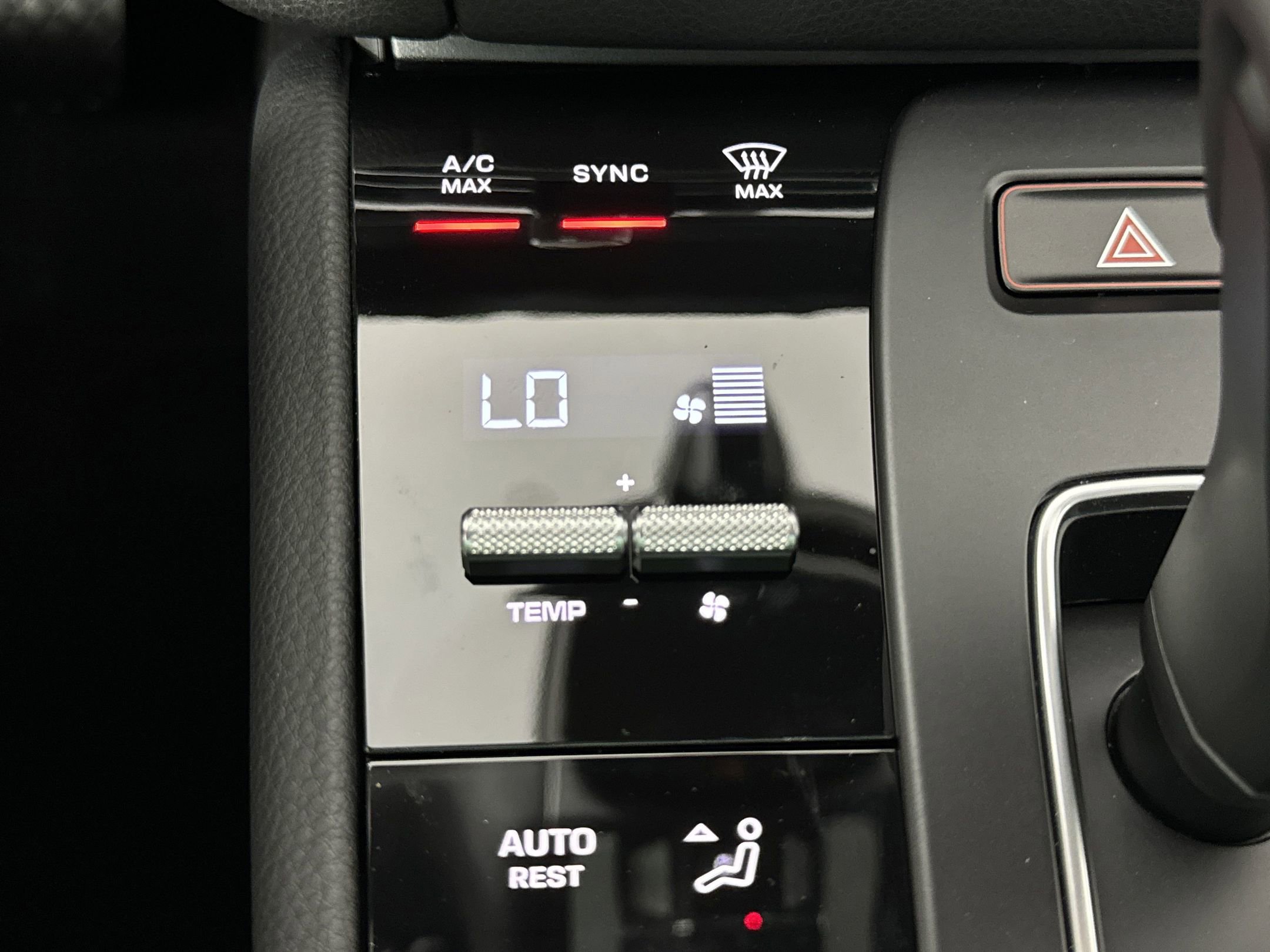 Certified 2025 Porsche Macan image 21