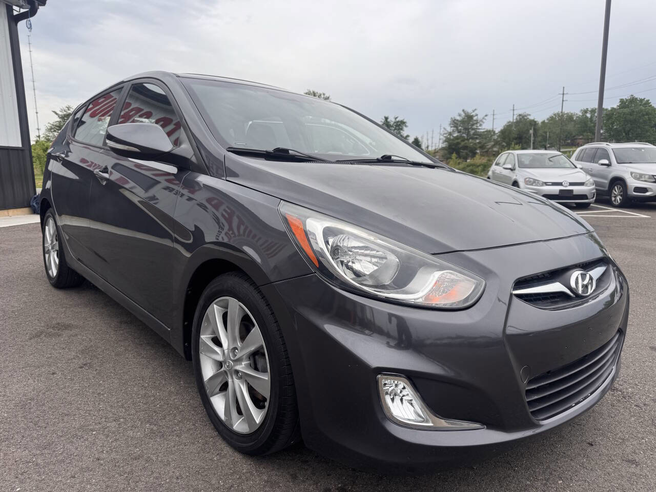 Used 2013 Hyundai Accent SE FWD image 4
