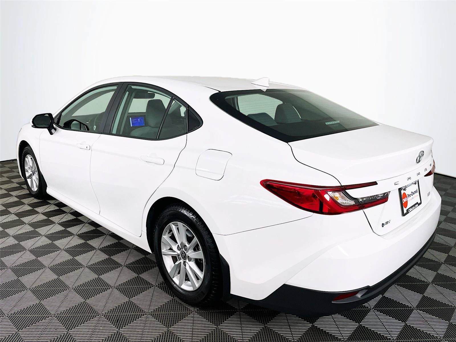 Used 2025 Toyota Camry LE w/ Convenience Package FWD image 6