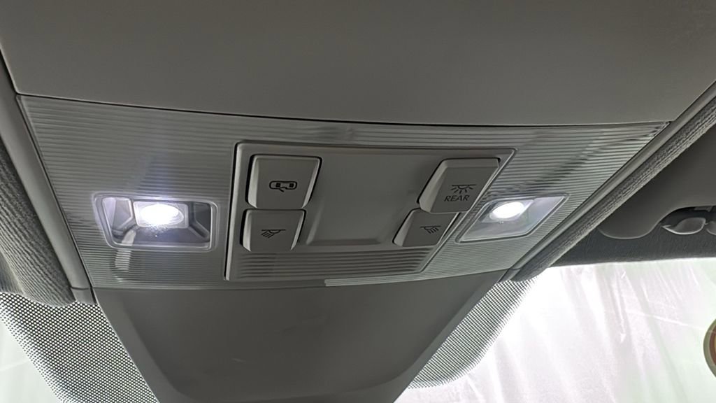 Used 2024 Volkswagen Tiguan S image 32