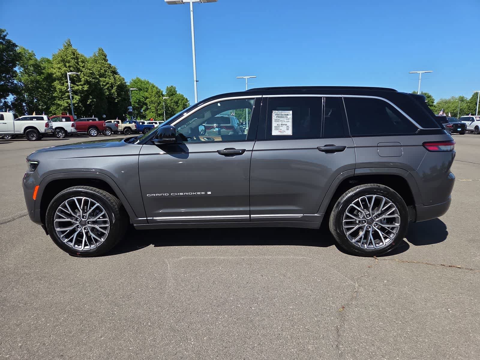 New 2026 Jeep Grand Cherokee Summit AWD/4WD image 11