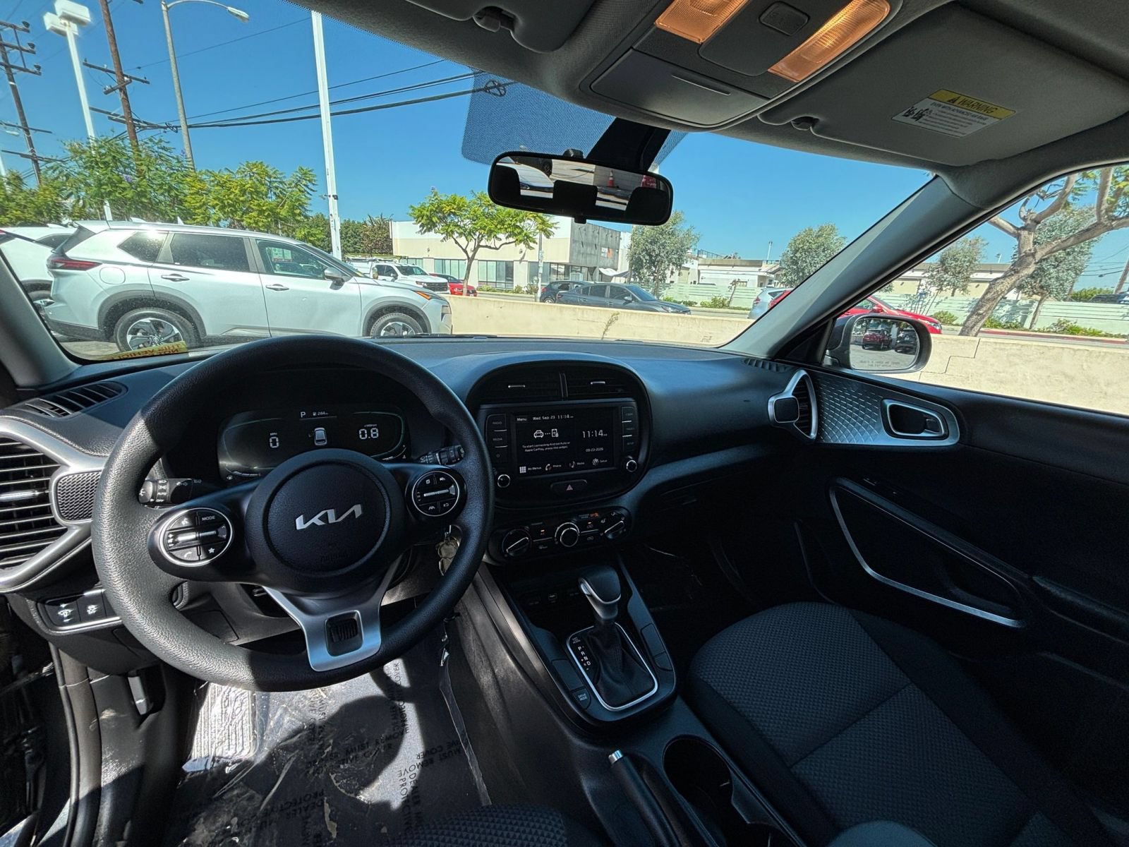 Used 2025 Kia Soul LX w/ LX Technology Package FWD image 32