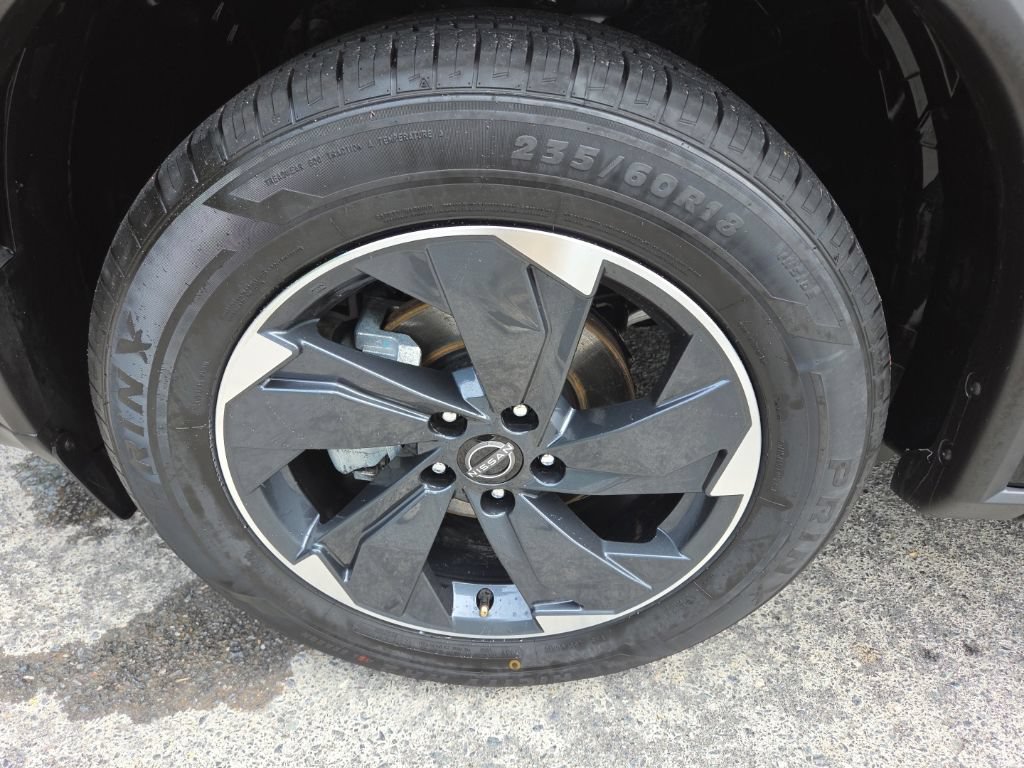 Certified 2025 Nissan Rogue SV FWD image 15