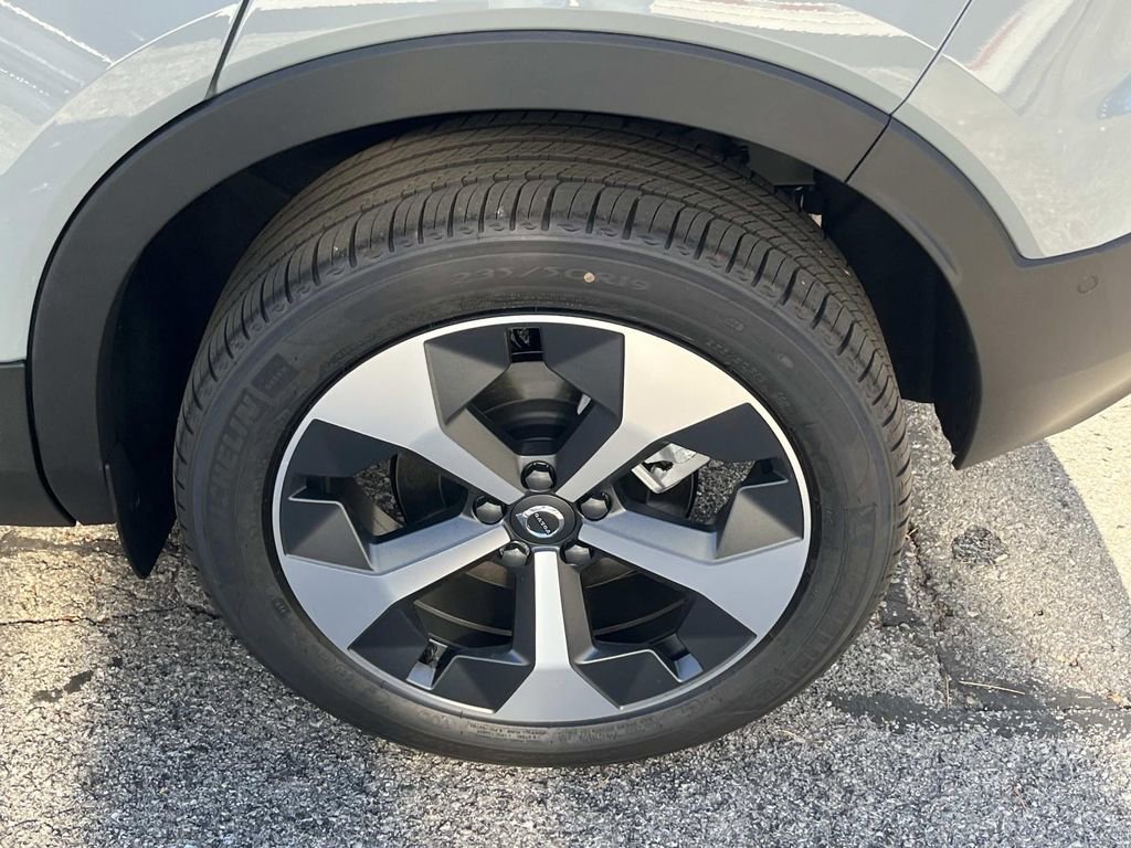 New 2026 Volvo XC40 B5 Plus w/ Protection Package Premier image 11