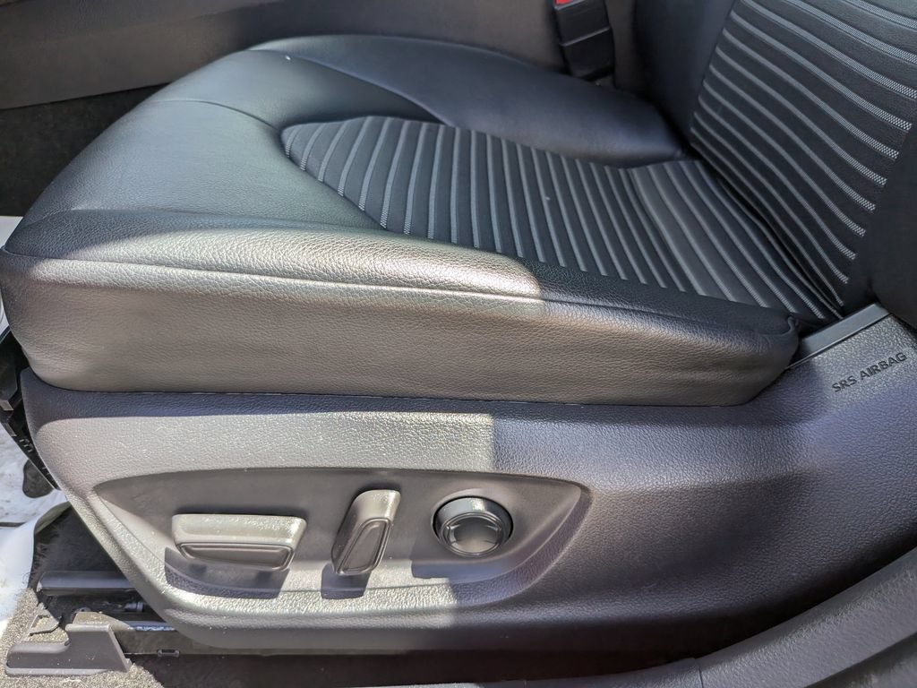 Used 2021 Toyota Camry SE FWD image 19