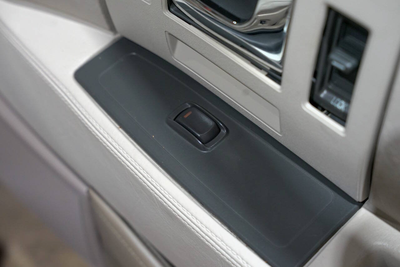 Used 1996 Cadillac Seville STS FWD image 36