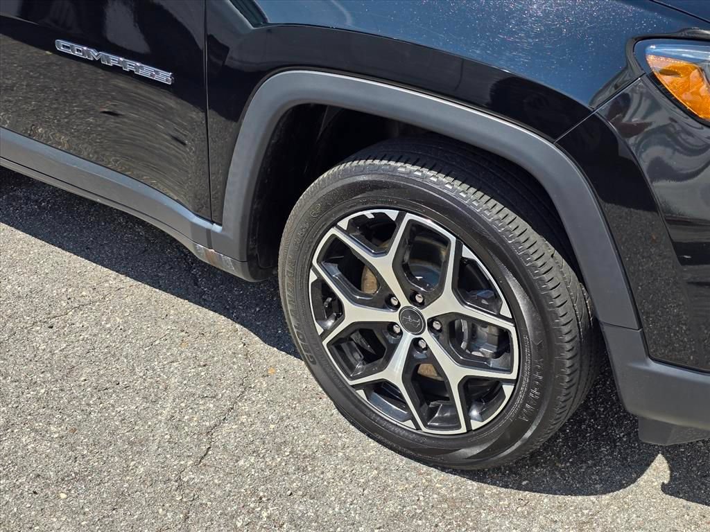 Used 2025 Jeep Compass Limited AWD/4WD image 18