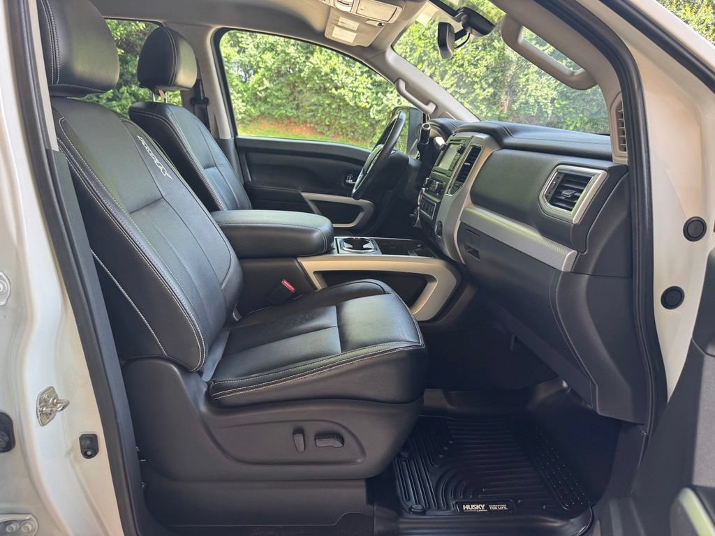 Used 2016 Nissan Titan PRO-4X w/ Pro-4x Convenience Package AWD/4WD image 32