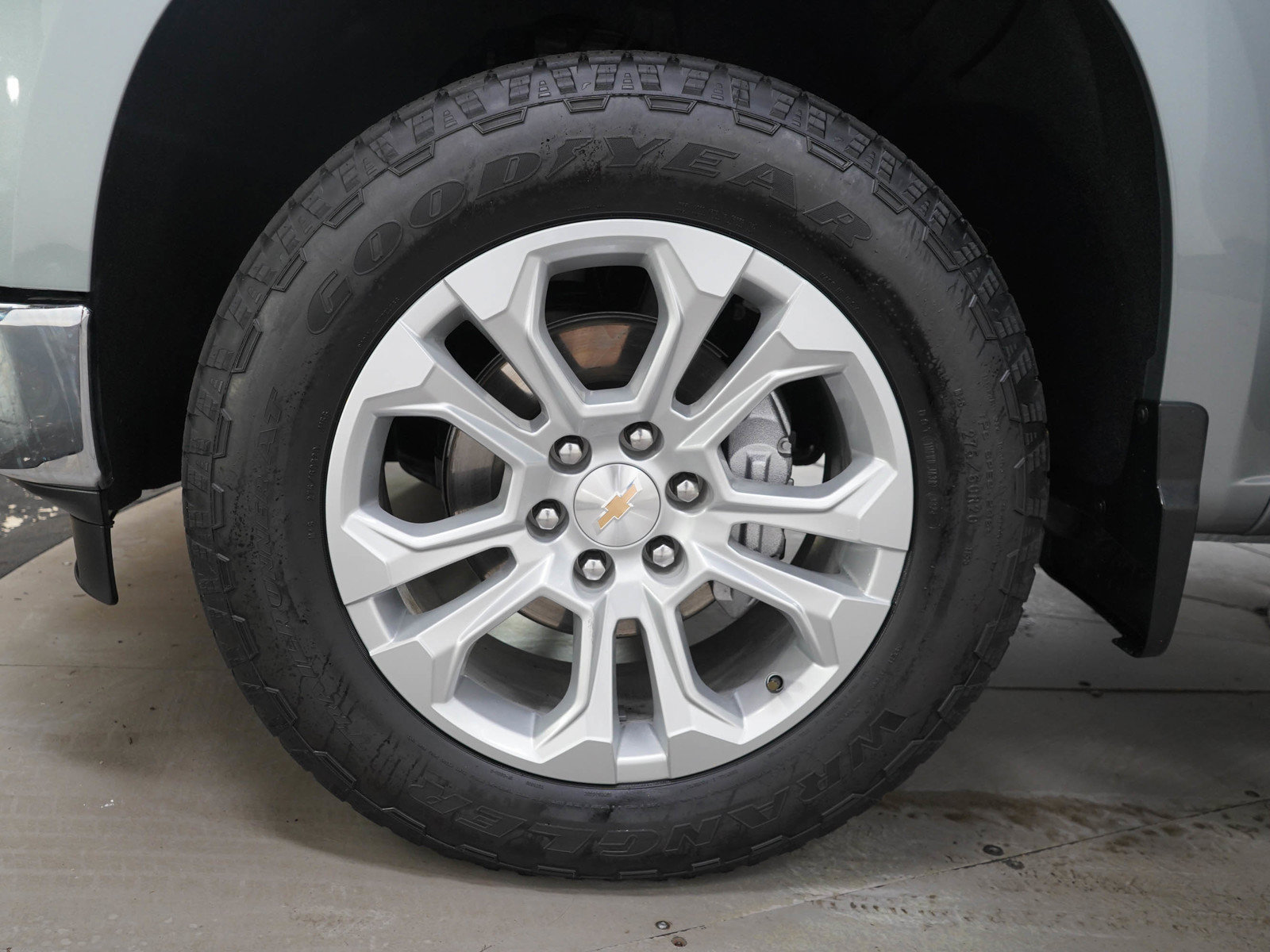 Used 2025 Chevrolet Silverado 1500 LTZ w/ LTZ Premium Package AWD/4WD image 32